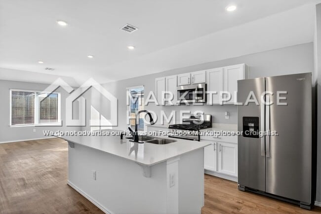 Building Photo - 812 NE 102nd Ter