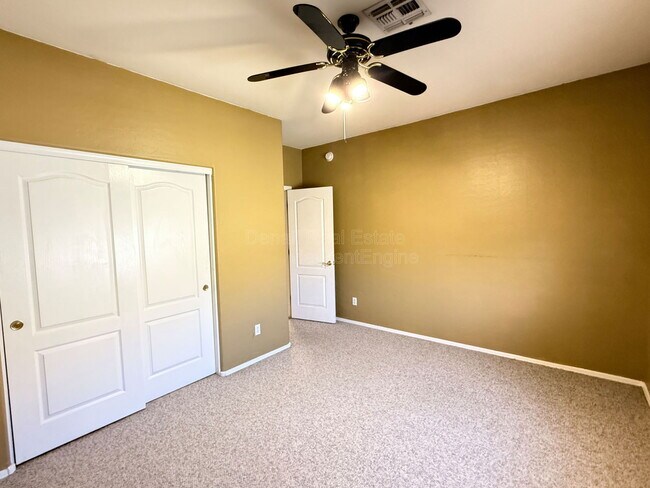 Building Photo - 9786 S La Rosa Dr