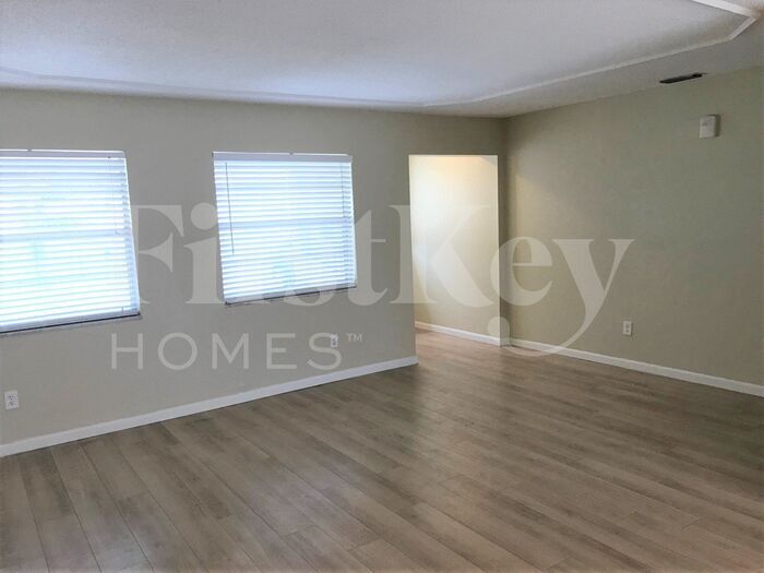 Building Photo - 207 Porter Pl