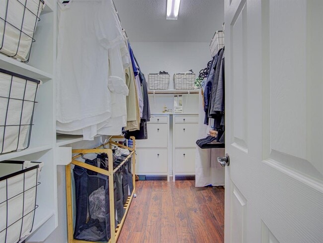 Building Photo - 9928 Aly May Dr