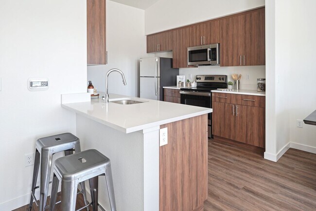 Building Photo - Summer Savings are Here! $500 Rent Credit ...