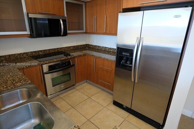 Building Photo - 888 Douglas Rd