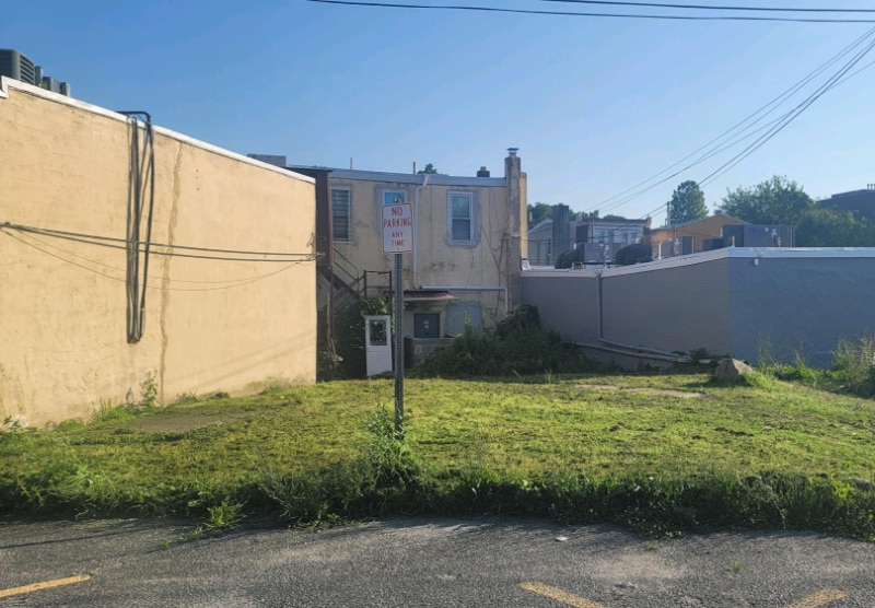Building Photo - 873 Main St