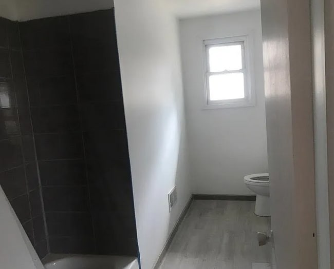 Building Photo - 12 Imperial Dr