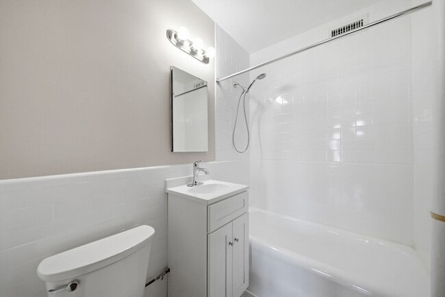 Building Photo - 41 Richardson Ave