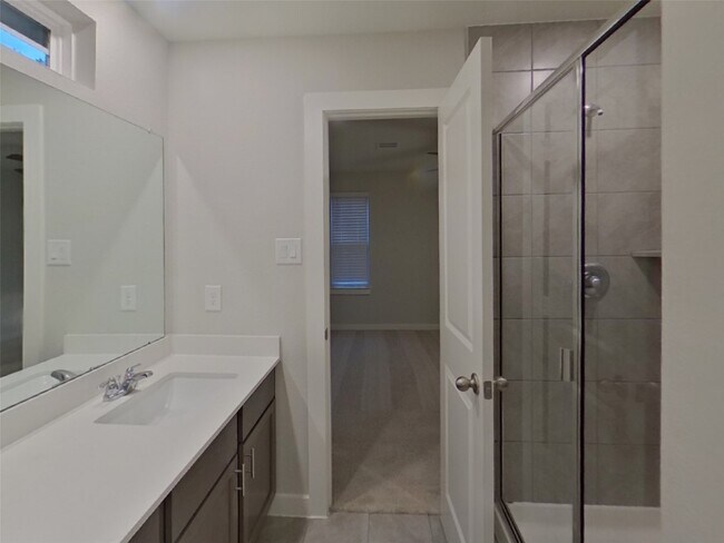 Building Photo - 9835 Willow Creek Commerce Dr