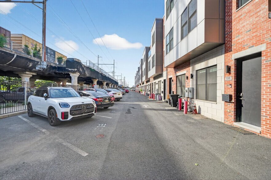 Building Photo - 1518 S 25th St