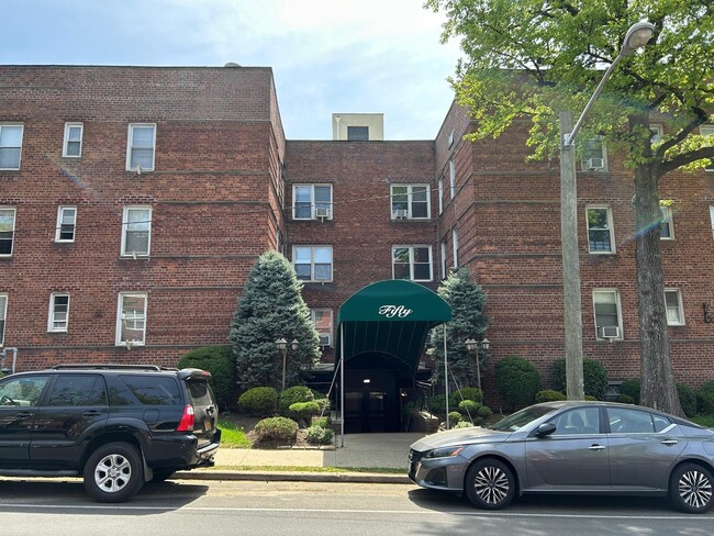 Building Photo - 50 S Middle Neck Rd