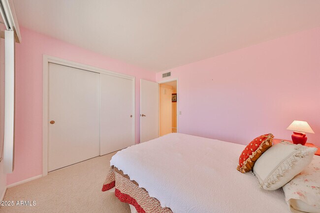 Building Photo - 14518 W Heritage Dr