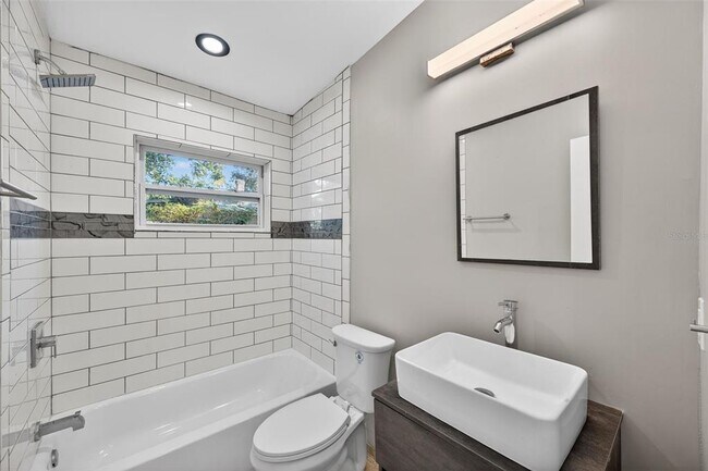 Building Photo - 2245 17th Ave S