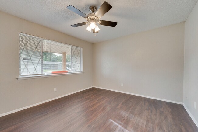 Building Photo - Neighborly Estate in North Richland Hills