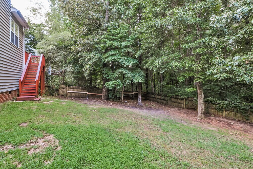 Building Photo - 136 Roan Dr