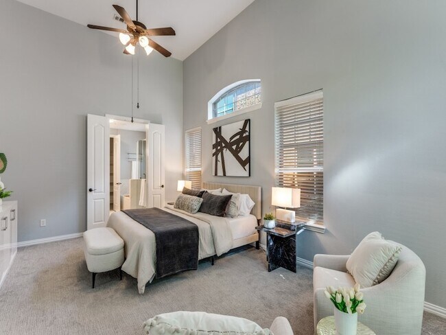 Building Photo - 3250 Woodbine Tr