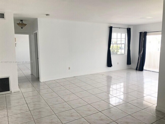 Building Photo - 462 Golden Isles Dr