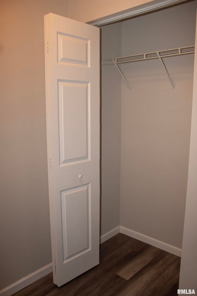 Building Photo - 2539 W Monroe St