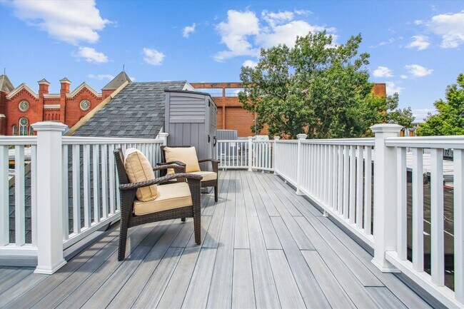 Building Photo - 2 BED PLUS DEN!!! * Fully Furnished and Fa...