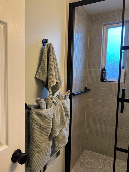 Building Photo - 102 N George Mason Dr