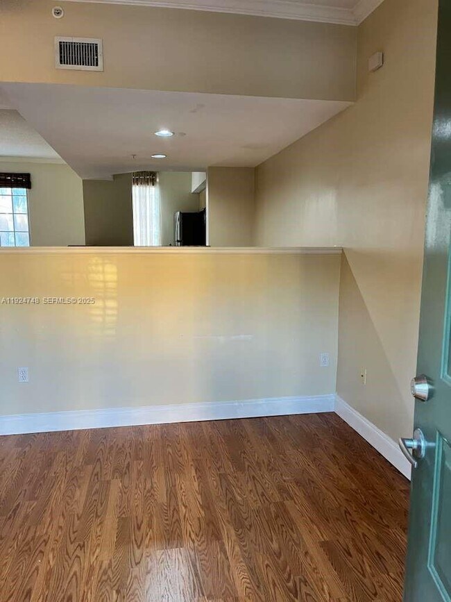 Building Photo - 2891 NE 185th St