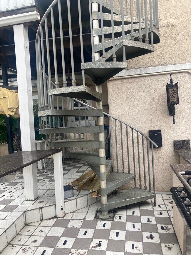 spiral staircase to second floor entrance - 915 Monastery St