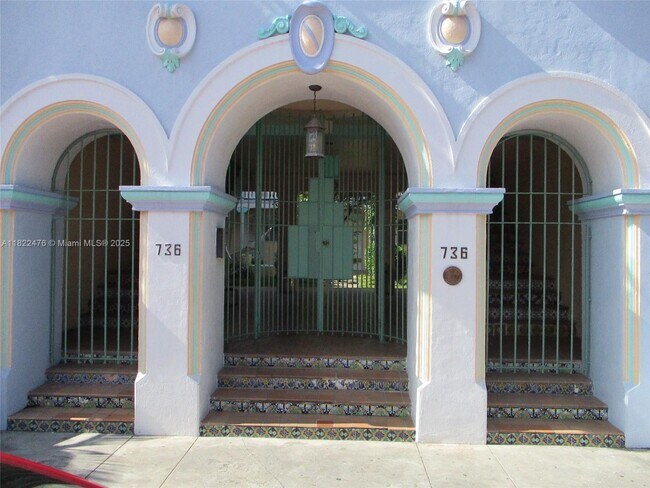 Building Photo - 736 13th St