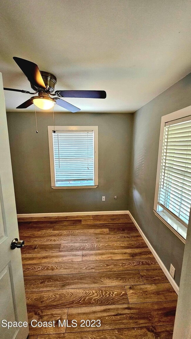 Building Photo - 802 Forrest Ave