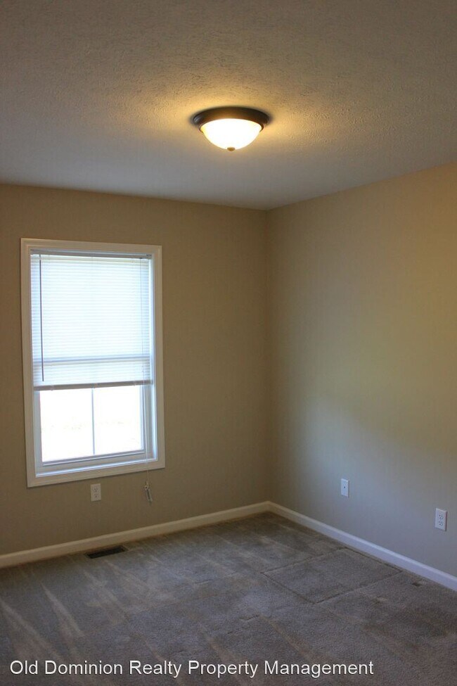 Building Photo - 3 br, 2.5 bath House - 425 Leslie Court