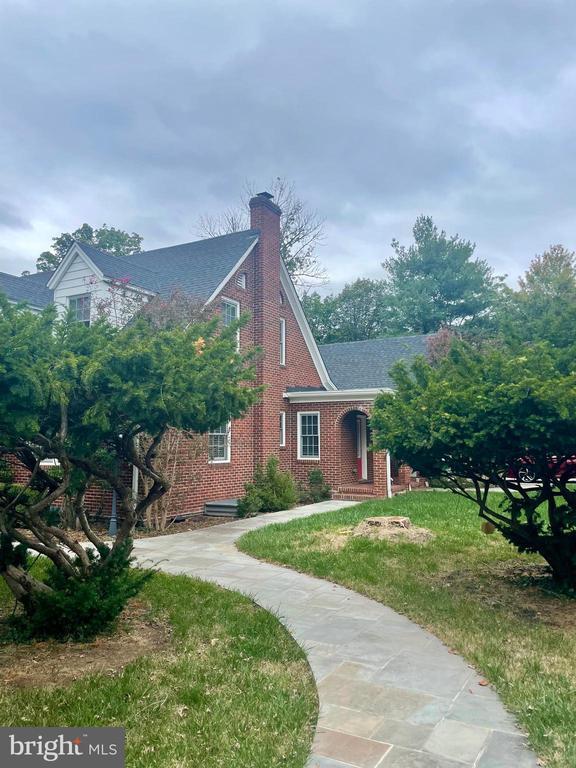 Building Photo - 9309 Main St