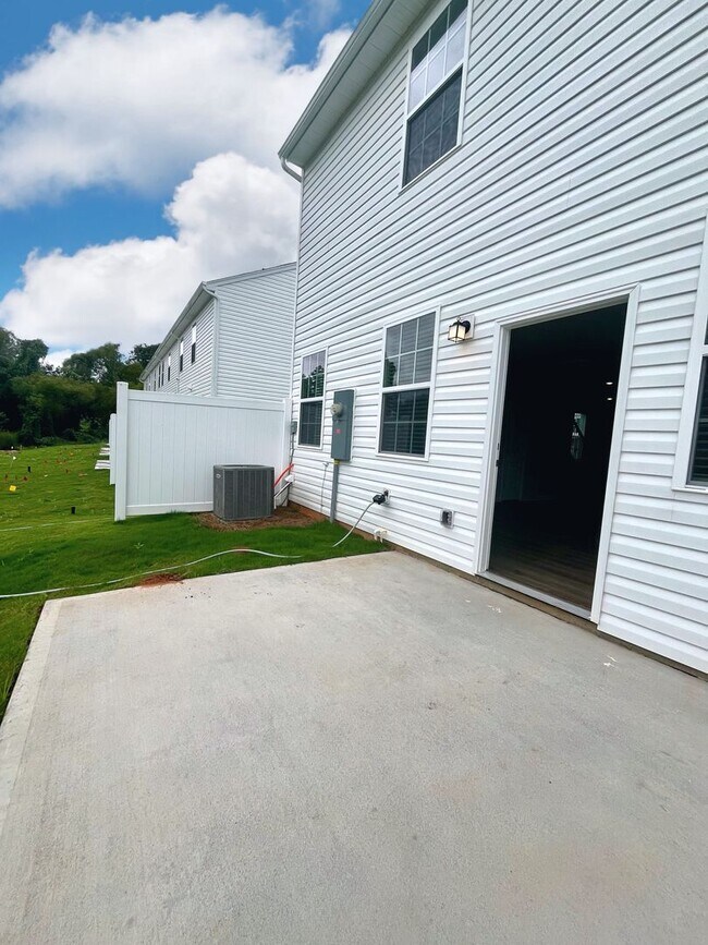 Building Photo - Brand New, 3 BR, 2.5 BA Townhome with Garage