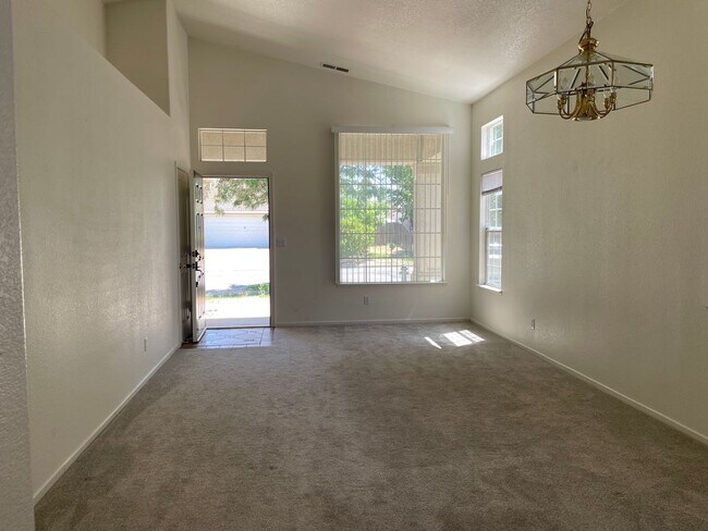 Building Photo - 7915 Jacinto Rd