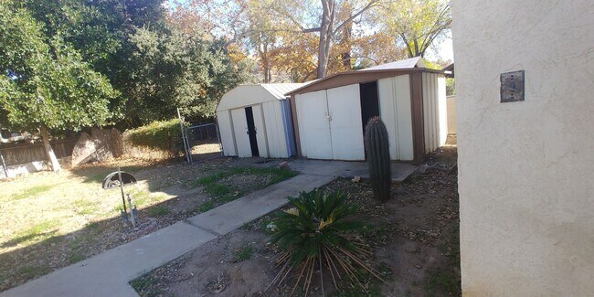 Building Photo - Studio backhouse in a quiet neighborhood.