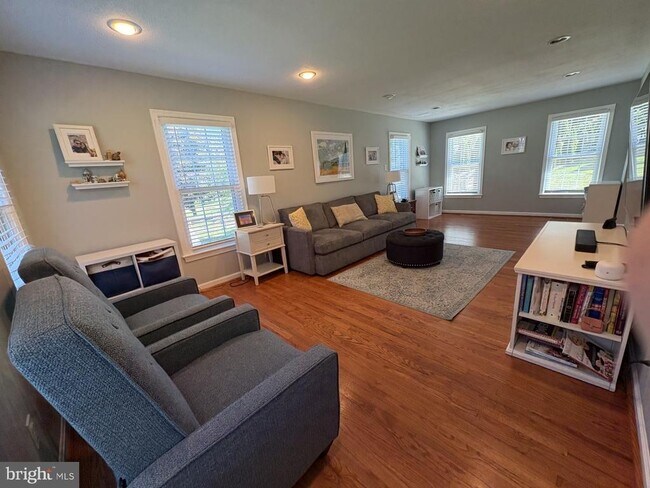 Building Photo - 9926 Tartan Ct