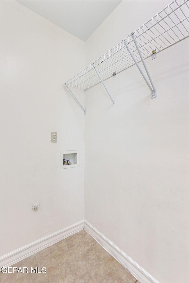 Building Photo - 10060 Kellogg St