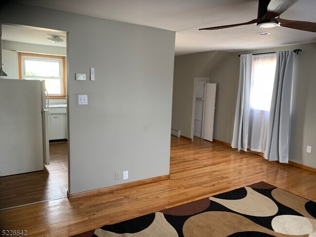 Building Photo - 172 W 3rd St