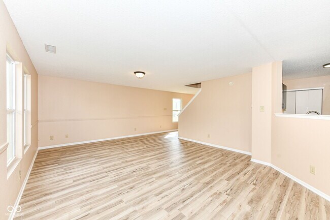 Building Photo - 1155 Redwood Dr
