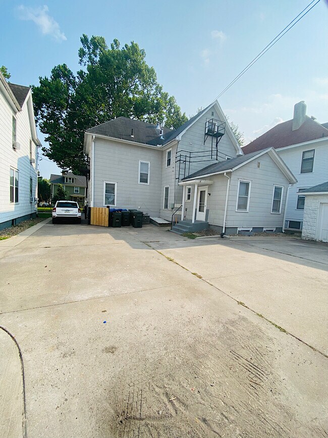 Building Photo - 216 Fairchild St