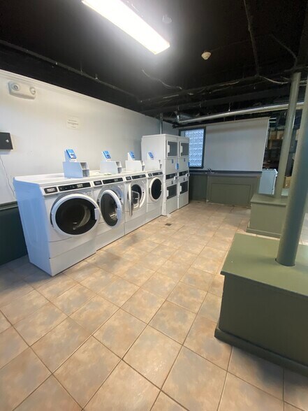 Building Photo - 151 Park St