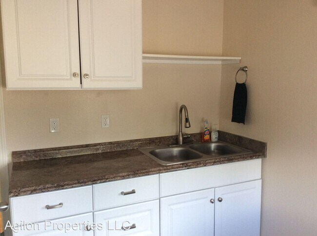 Building Photo - 1 br, 1 bath House - 713 West Harrison St