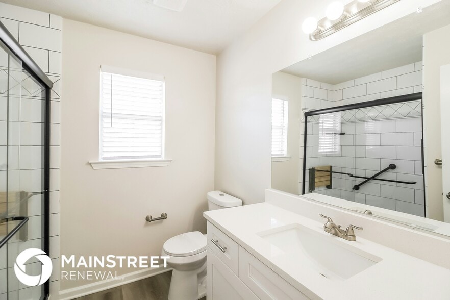 Building Photo - 605 Gardinia Dr