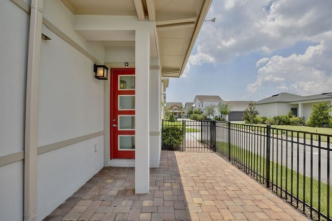 Building Photo - Charming 3/2.5 Courtyard Home with Loft & ...