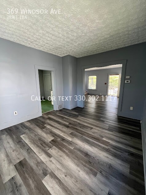 Building Photo - 369 Windsor St