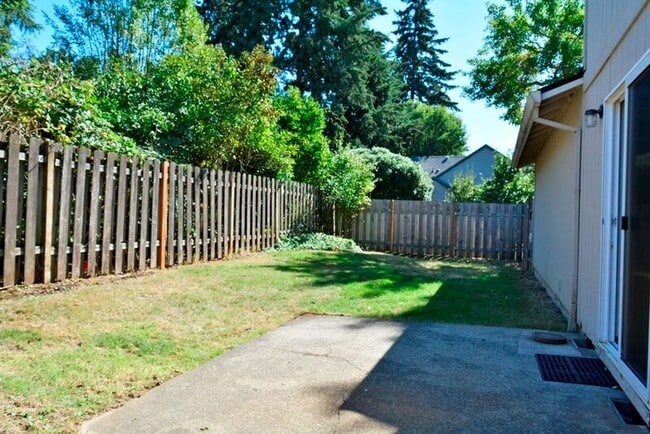 Building Photo - 20546 SW Lavender Ave