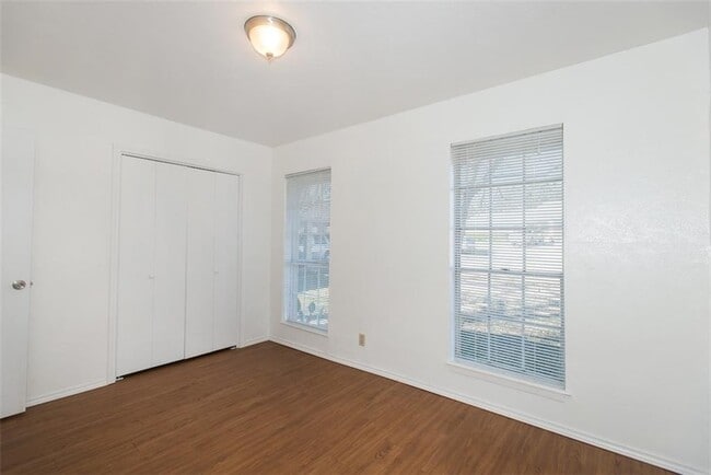 Building Photo - 9007 Little Walnut Pkwy