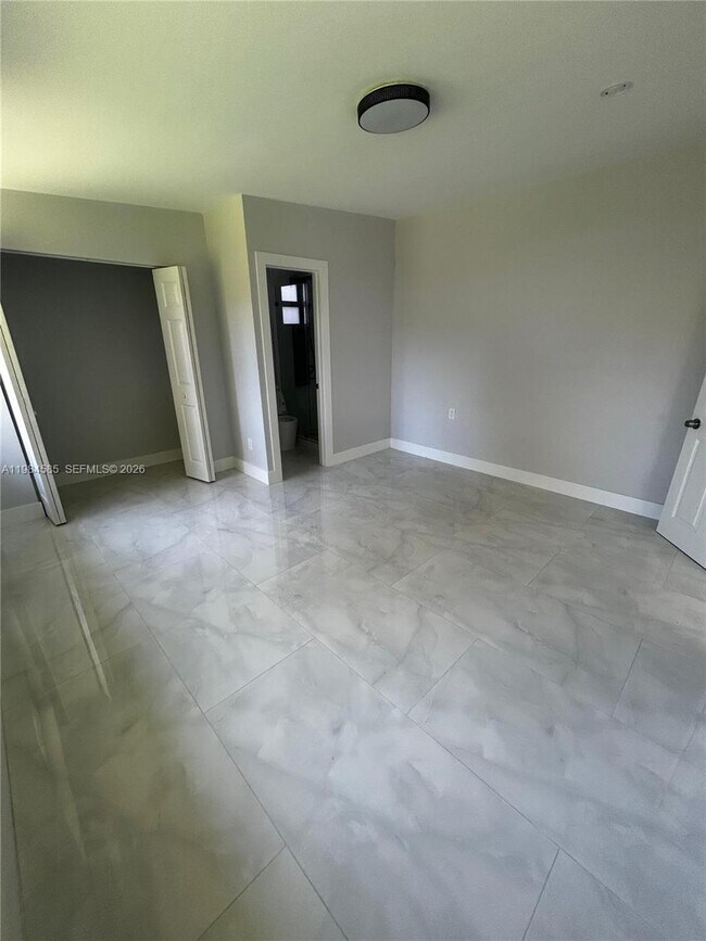 Building Photo - 801 NW 35th Ave