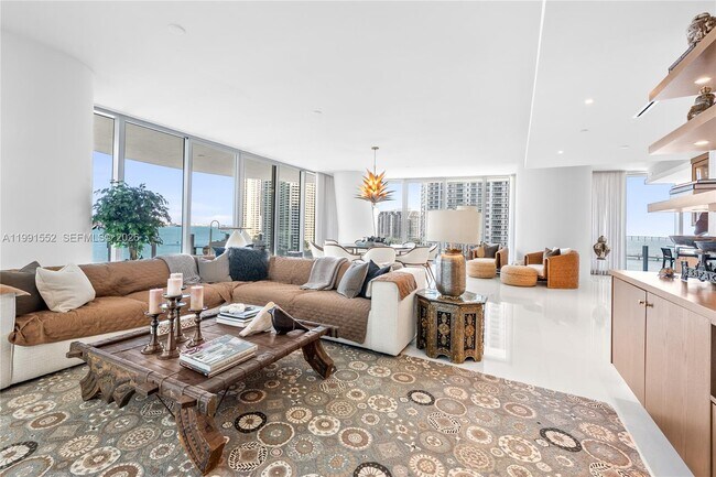 Building Photo - 300 Biscayne Blvd Way