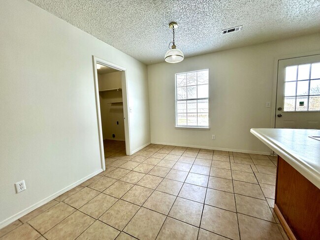 Building Photo - Elkins! 3 bed 2 bath with a huge fenced back yard