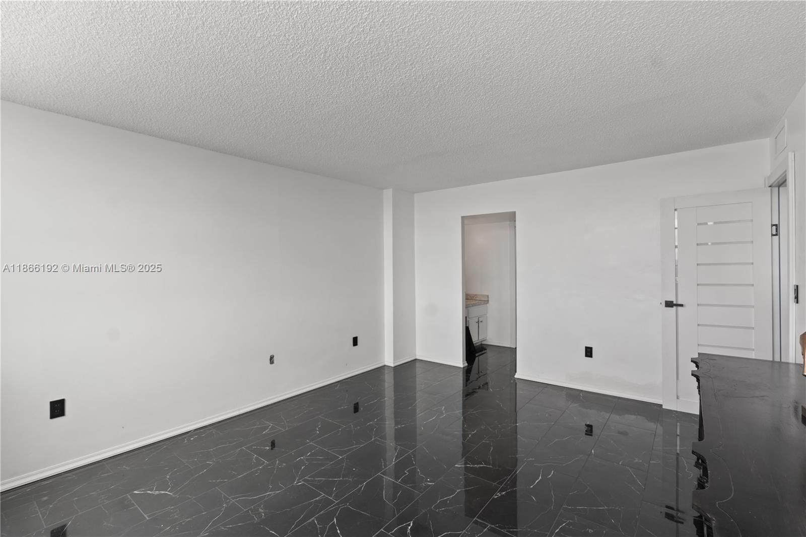 Building Photo - 1351 NE Miami Gardens Dr