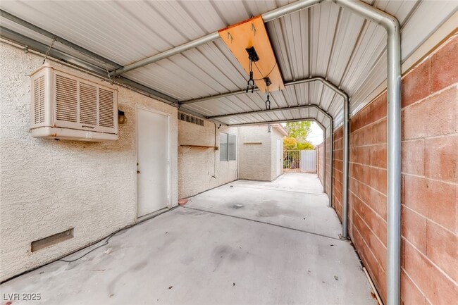 Building Photo - 6405 Break Point Ave