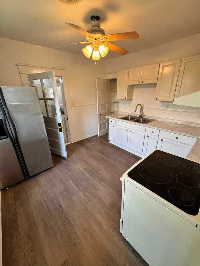 Building Photo - Beautiful 2 bed 2 bath house in Churchill