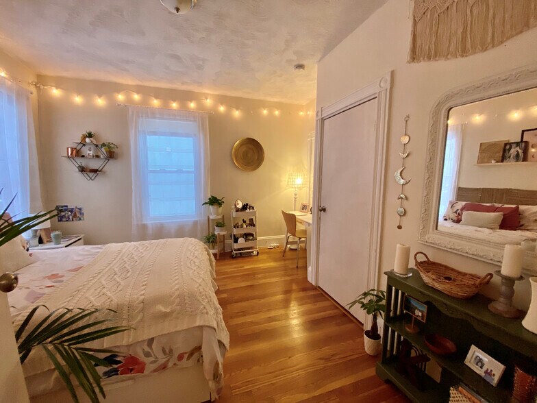 Building Photo - 30 Egleston St