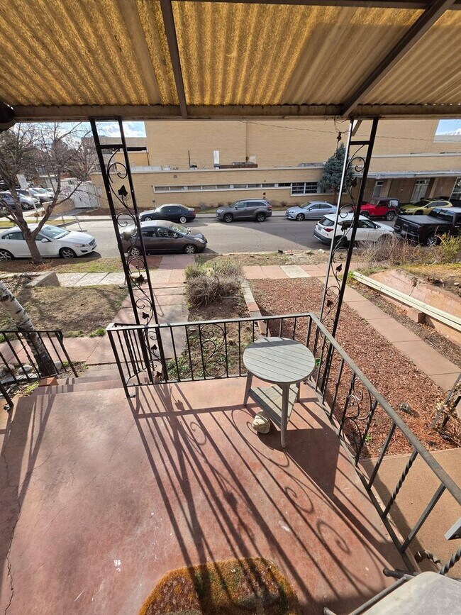 Building Photo - Studio Apartment Close to City Park!